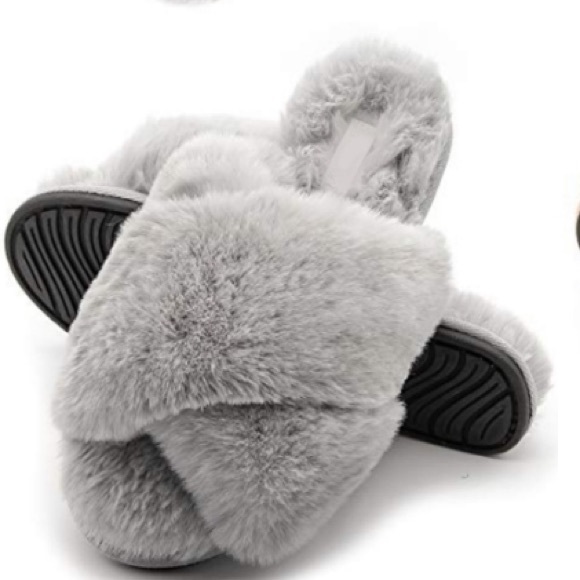 FamiPort Shoes - Grey Faux fur cross band slippers